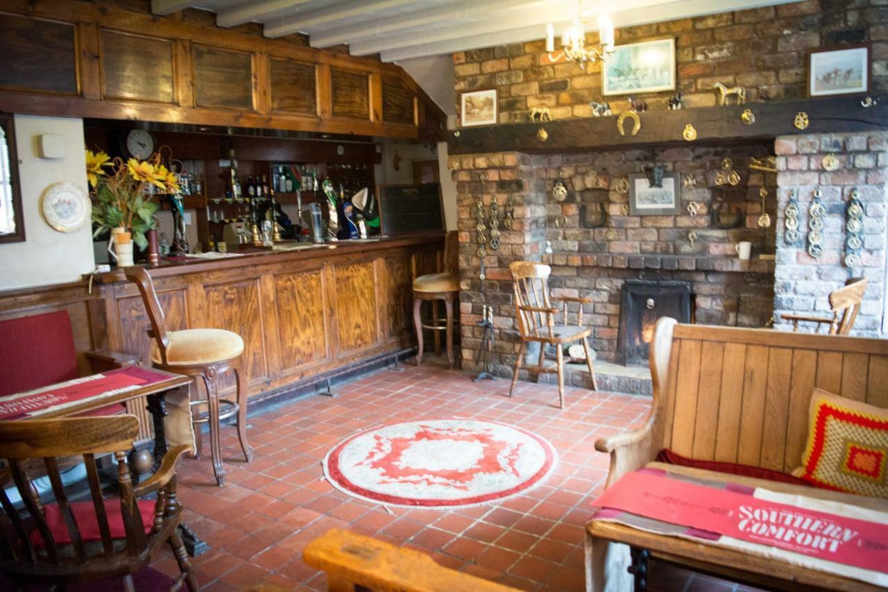 The Benbow Inn At Ruyton-Xi-Towns Екстериор снимка